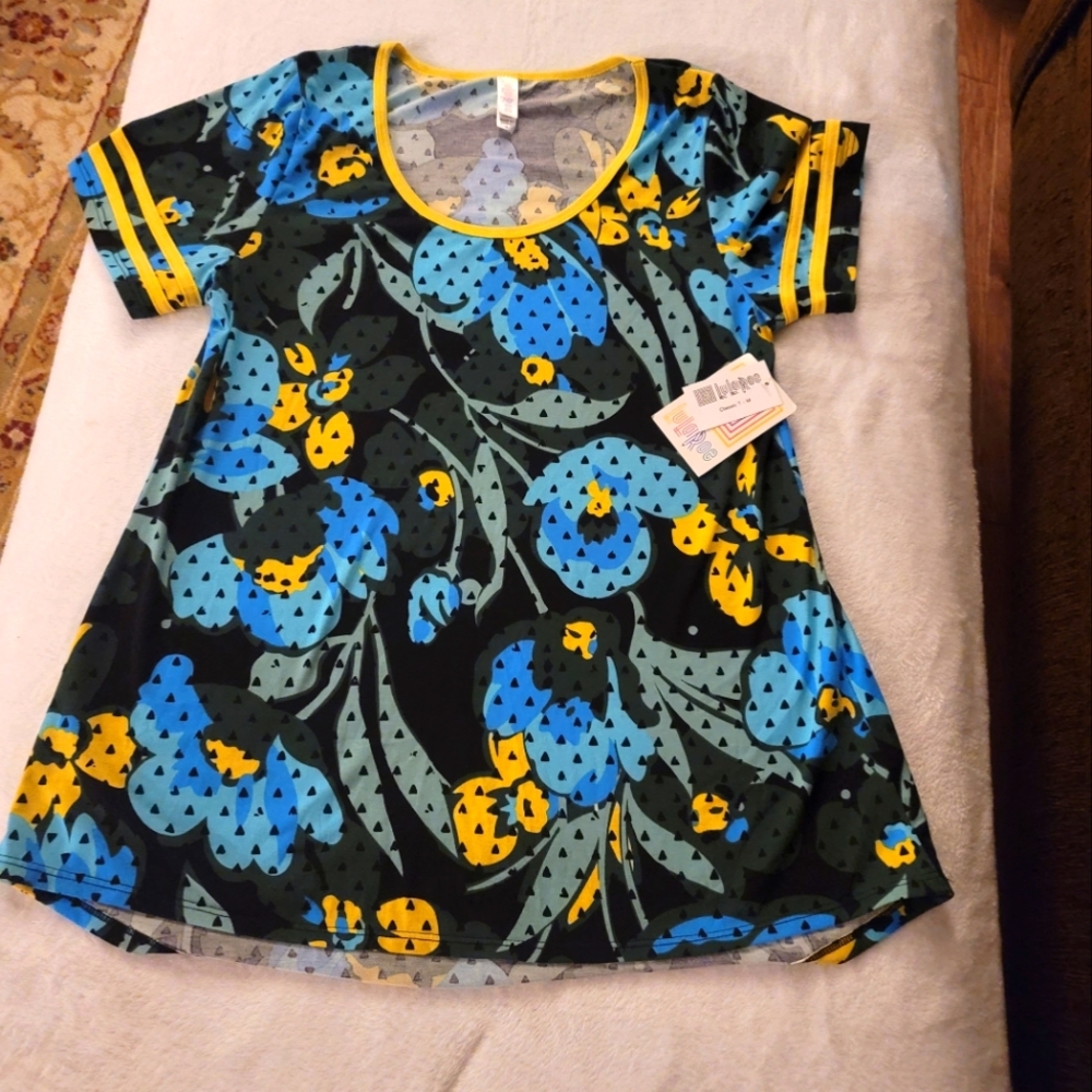 LulaRoe NWT Medium Top
